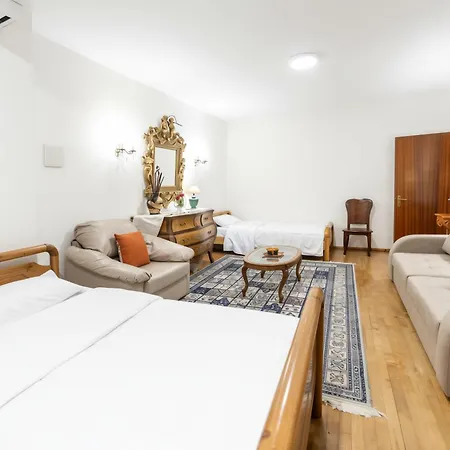 We 2br Blloku Appartamento Tirana